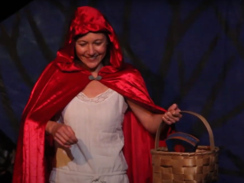 Le Chaperon Rouge au Cerisier